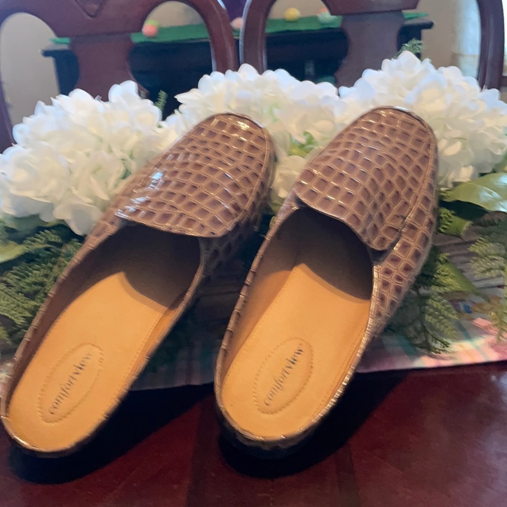 Comfort view mules size 12WW
